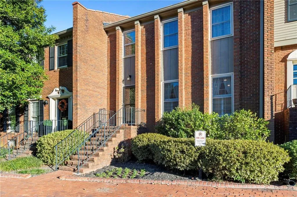 5211 Glenridge Drive, Atlanta, Georgia 30342, 3 Bedrooms Bedrooms, ,3 BathroomsBathrooms,Residential,For Sale,5211 Glenridge Drive,7666681