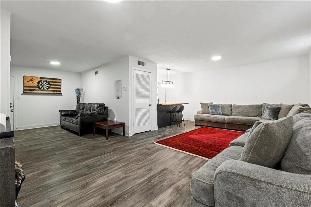 5211 Glenridge Drive, Atlanta, Georgia 30342, 3 Bedrooms Bedrooms, ,3 BathroomsBathrooms,Residential,For Sale,5211 Glenridge Drive,7666681