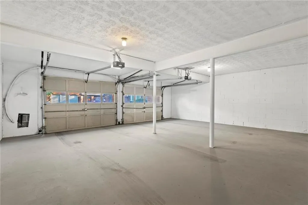 5211 Glenridge Drive, Atlanta, Georgia 30342, 3 Bedrooms Bedrooms, ,3 BathroomsBathrooms,Residential,For Sale,5211 Glenridge Drive,7666681