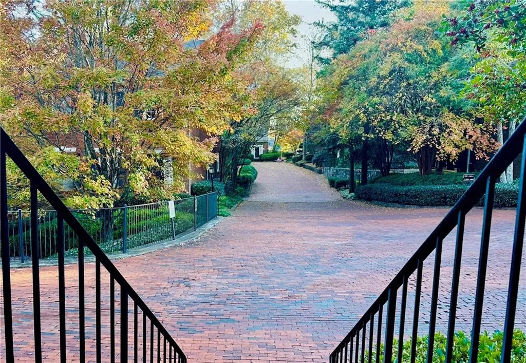 5211 Glenridge Drive, Atlanta, Georgia 30342, 3 Bedrooms Bedrooms, ,3 BathroomsBathrooms,Residential,For Sale,5211 Glenridge Drive,7666681