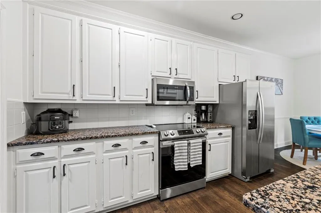 5211 Glenridge Drive, Atlanta, Georgia 30342, 3 Bedrooms Bedrooms, ,3 BathroomsBathrooms,Residential,For Sale,5211 Glenridge Drive,7666681