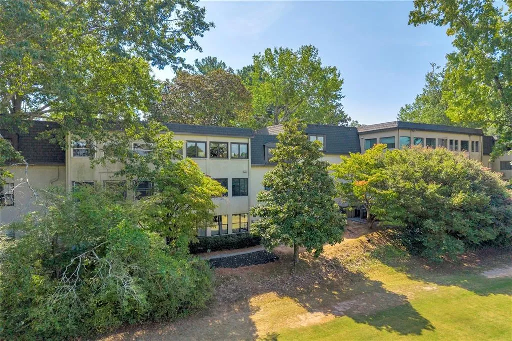 40 Chaumont Square Nw, Atlanta, Georgia 30327, 2 Bedrooms Bedrooms, ,2 BathroomsBathrooms,Residential,For Sale,40 Chaumont Square Nw,7648940