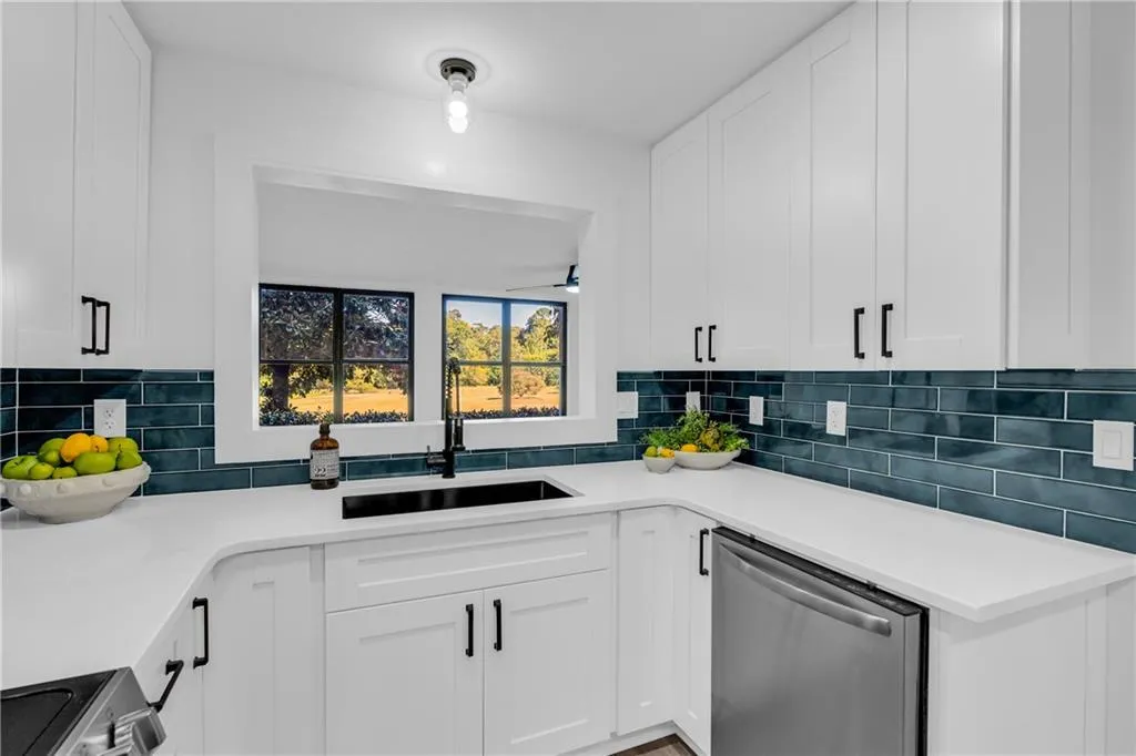 40 Chaumont Square Nw, Atlanta, Georgia 30327, 2 Bedrooms Bedrooms, ,2 BathroomsBathrooms,Residential,For Sale,40 Chaumont Square Nw,7648940