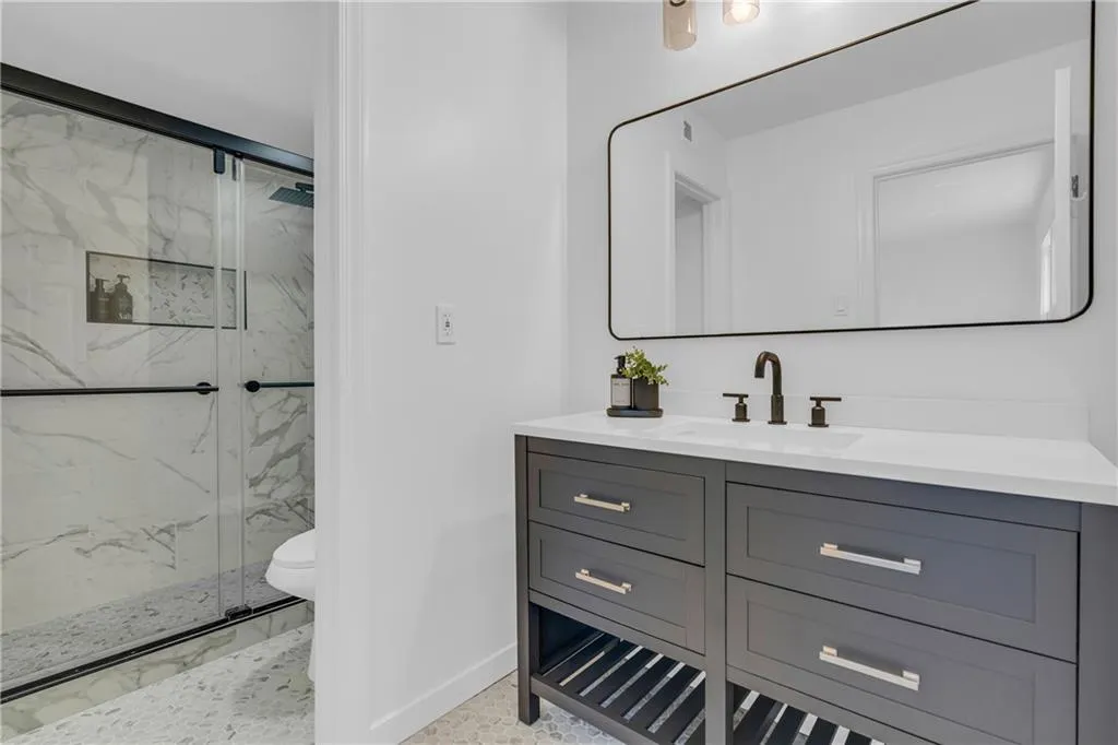 40 Chaumont Square Nw, Atlanta, Georgia 30327, 2 Bedrooms Bedrooms, ,2 BathroomsBathrooms,Residential,For Sale,40 Chaumont Square Nw,7648940