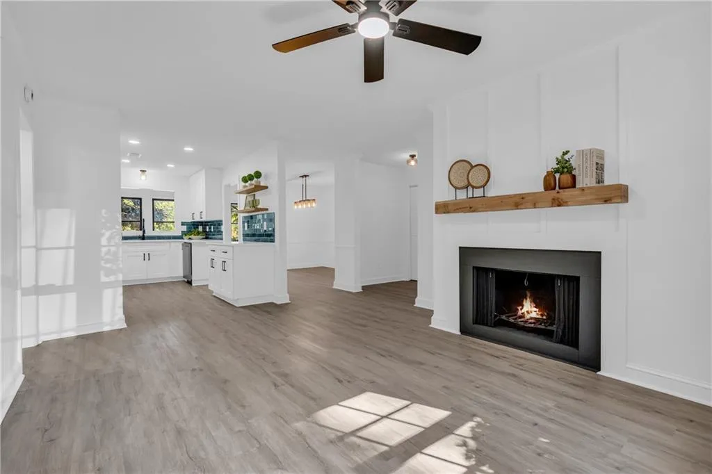 40 Chaumont Square Nw, Atlanta, Georgia 30327, 2 Bedrooms Bedrooms, ,2 BathroomsBathrooms,Residential,For Sale,40 Chaumont Square Nw,7648940