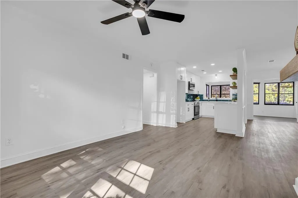 40 Chaumont Square Nw, Atlanta, Georgia 30327, 2 Bedrooms Bedrooms, ,2 BathroomsBathrooms,Residential,For Sale,40 Chaumont Square Nw,7648940