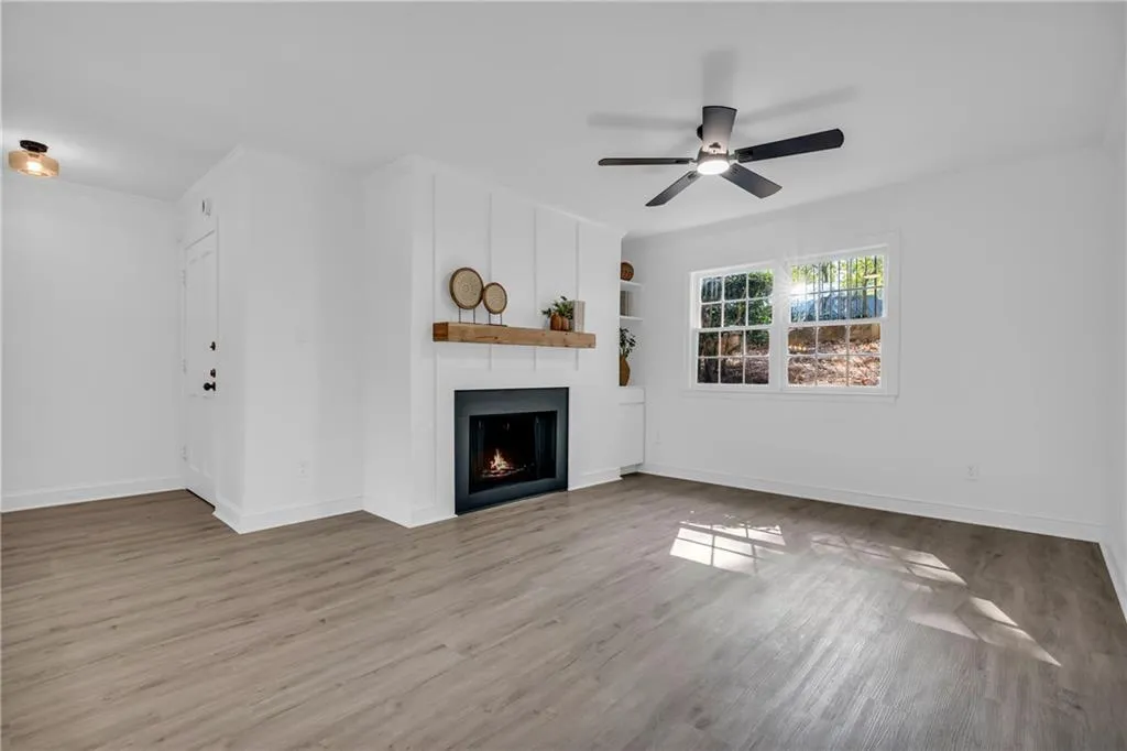 40 Chaumont Square Nw, Atlanta, Georgia 30327, 2 Bedrooms Bedrooms, ,2 BathroomsBathrooms,Residential,For Sale,40 Chaumont Square Nw,7648940