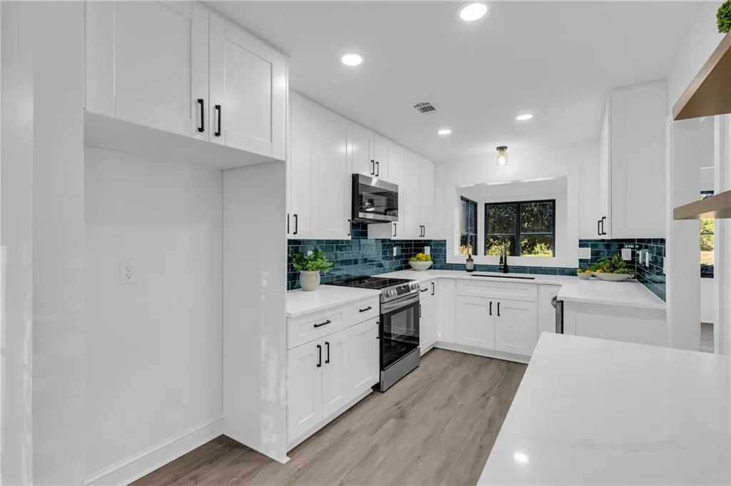 40 Chaumont Square Nw, Atlanta, Georgia 30327, 2 Bedrooms Bedrooms, ,2 BathroomsBathrooms,Residential,For Sale,40 Chaumont Square Nw,7648940