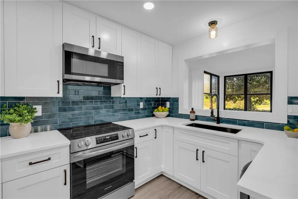40 Chaumont Square Nw, Atlanta, Georgia 30327, 2 Bedrooms Bedrooms, ,2 BathroomsBathrooms,Residential,For Sale,40 Chaumont Square Nw,7648940