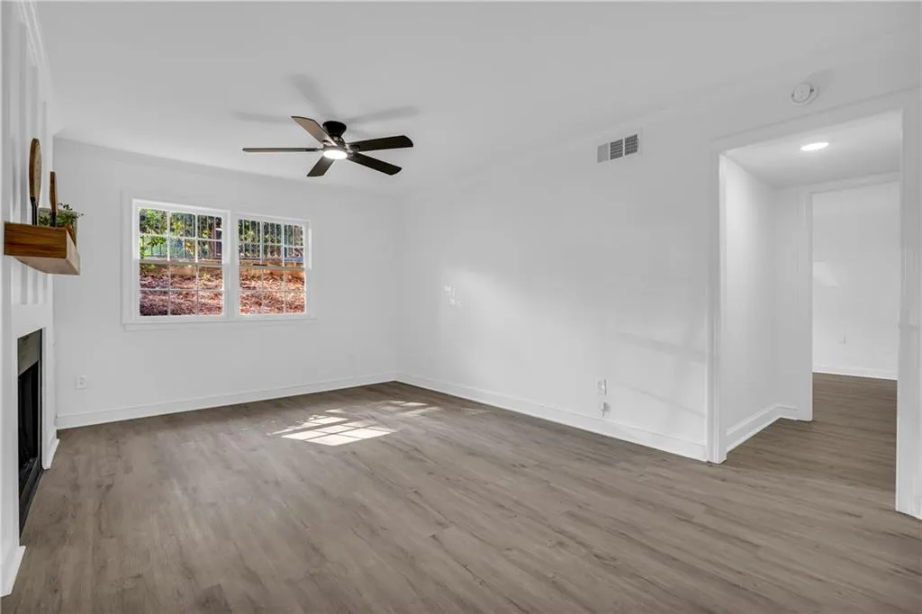 40 Chaumont Square Nw, Atlanta, Georgia 30327, 2 Bedrooms Bedrooms, ,2 BathroomsBathrooms,Residential,For Sale,40 Chaumont Square Nw,7648940