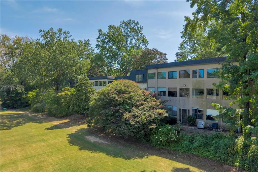40 Chaumont Square Nw, Atlanta, Georgia 30327, 2 Bedrooms Bedrooms, ,2 BathroomsBathrooms,Residential,For Sale,40 Chaumont Square Nw,7648940
