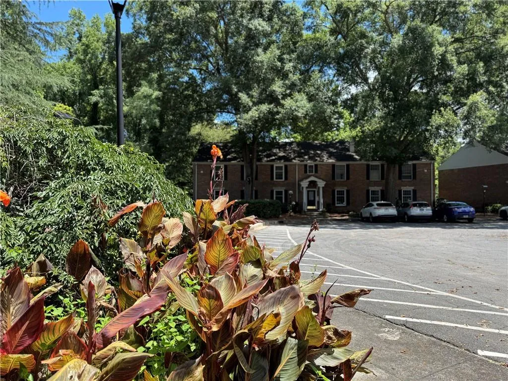 6700 Roswell Road Unit 11b, Atlanta, Georgia 30328, 3 Bedrooms Bedrooms, ,2 BathroomsBathrooms,Residential,For Sale,6700 Roswell Road Unit 11b,7674552