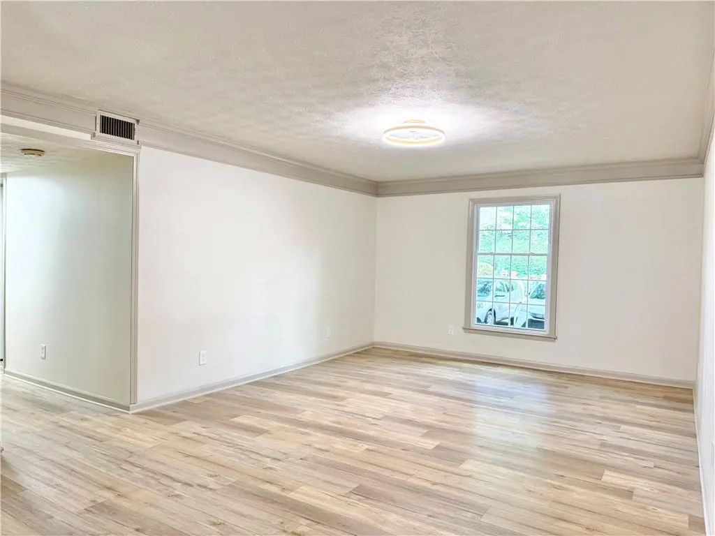 6700 Roswell Road Unit 11b, Atlanta, Georgia 30328, 3 Bedrooms Bedrooms, ,2 BathroomsBathrooms,Residential,For Sale,6700 Roswell Road Unit 11b,7674552