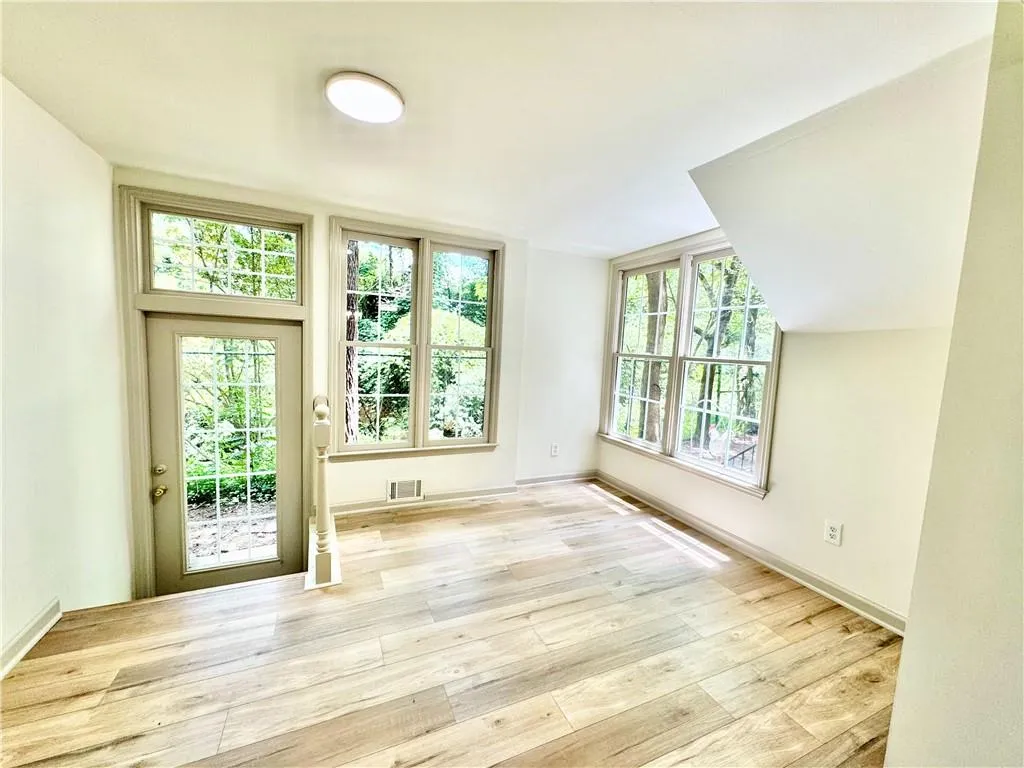 6700 Roswell Road Unit 11b, Atlanta, Georgia 30328, 3 Bedrooms Bedrooms, ,2 BathroomsBathrooms,Residential,For Sale,6700 Roswell Road Unit 11b,7674552