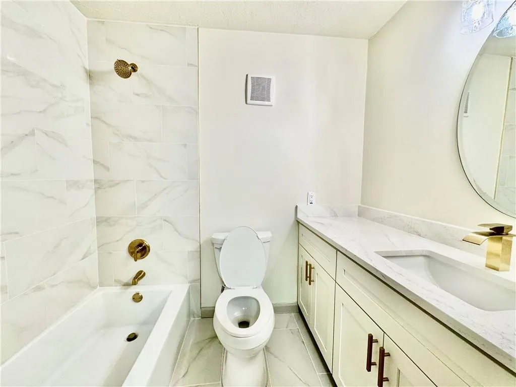 6700 Roswell Road Unit 11b, Atlanta, Georgia 30328, 3 Bedrooms Bedrooms, ,2 BathroomsBathrooms,Residential,For Sale,6700 Roswell Road Unit 11b,7674552