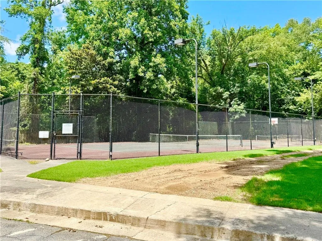 6700 Roswell Road Unit 11b, Atlanta, Georgia 30328, 3 Bedrooms Bedrooms, ,2 BathroomsBathrooms,Residential,For Sale,6700 Roswell Road Unit 11b,7674552