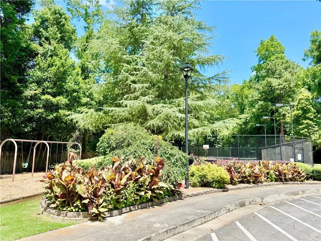 6700 Roswell Road Unit 11b, Atlanta, Georgia 30328, 3 Bedrooms Bedrooms, ,2 BathroomsBathrooms,Residential,For Sale,6700 Roswell Road Unit 11b,7674552