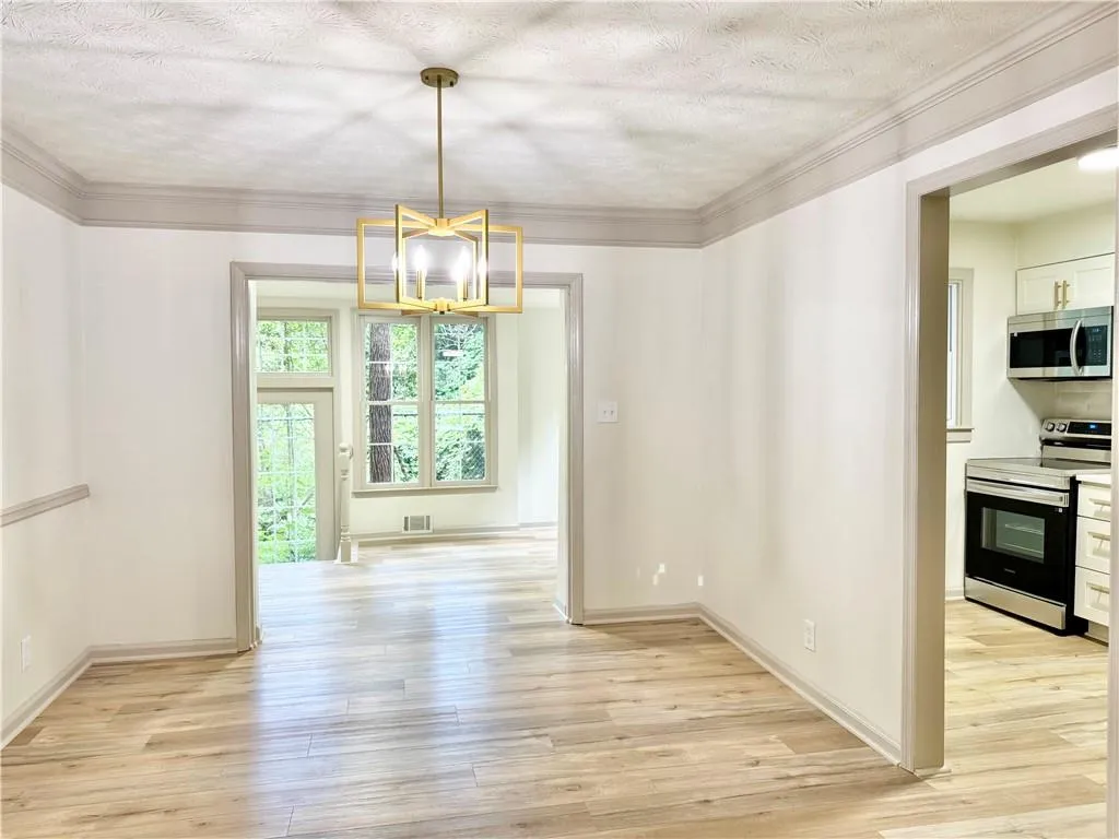 6700 Roswell Road Unit 11b, Atlanta, Georgia 30328, 3 Bedrooms Bedrooms, ,2 BathroomsBathrooms,Residential,For Sale,6700 Roswell Road Unit 11b,7674552