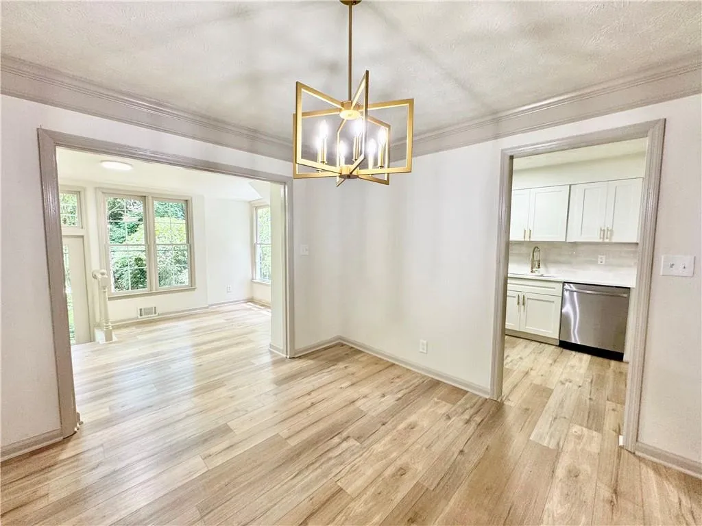 6700 Roswell Road Unit 11b, Atlanta, Georgia 30328, 3 Bedrooms Bedrooms, ,2 BathroomsBathrooms,Residential,For Sale,6700 Roswell Road Unit 11b,7674552