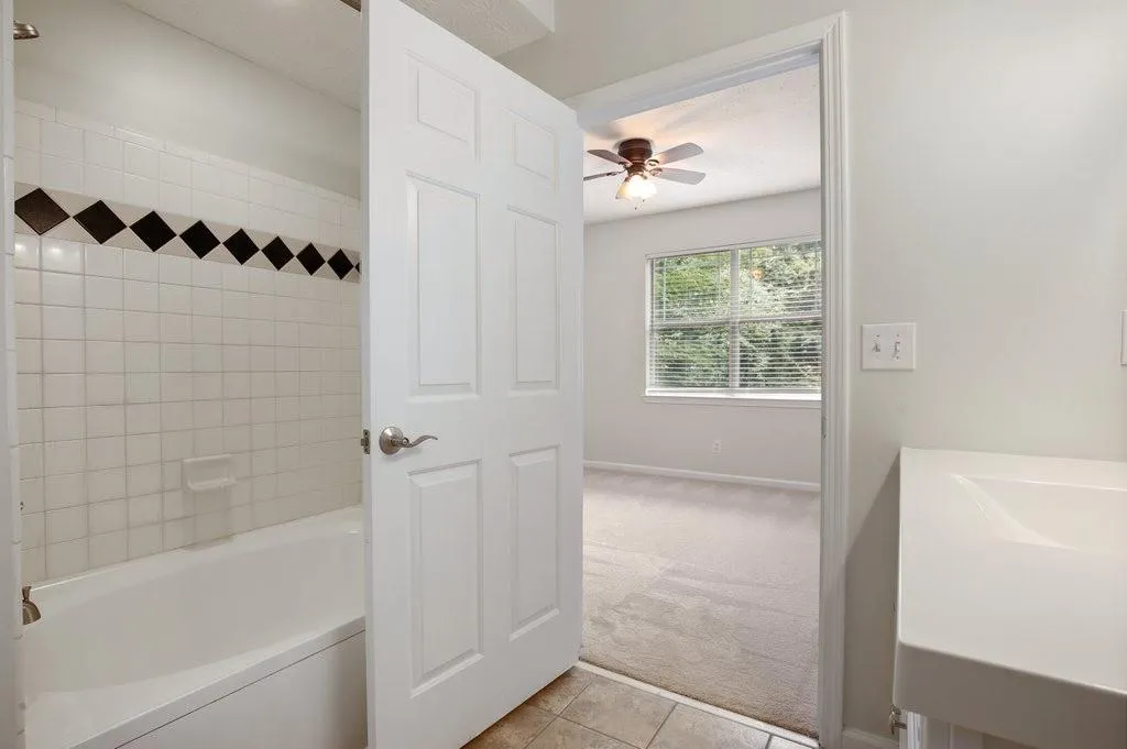 5559 Glenridge Drive Unit 2207, Atlanta, Georgia 30342, 2 Bedrooms Bedrooms, ,2 BathroomsBathrooms,Residential,Sold,5559 Glenridge Drive Unit 2207,6942241
