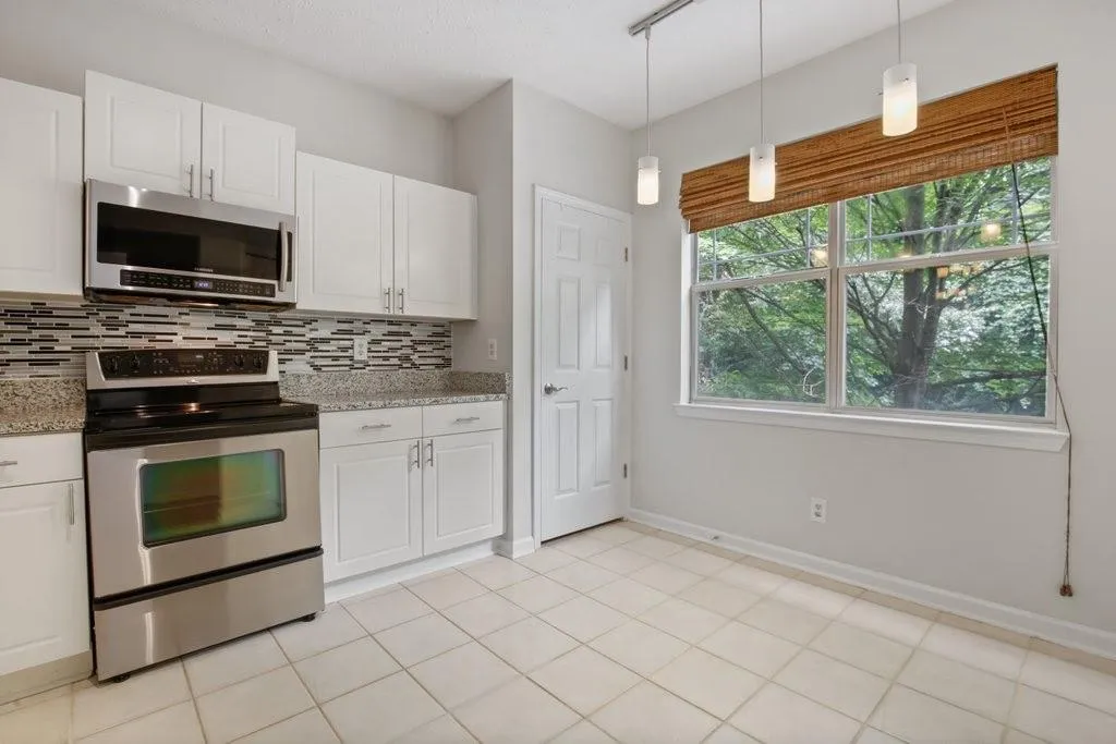 5559 Glenridge Drive Unit 2207, Atlanta, Georgia 30342, 2 Bedrooms Bedrooms, ,2 BathroomsBathrooms,Residential,Sold,5559 Glenridge Drive Unit 2207,6942241