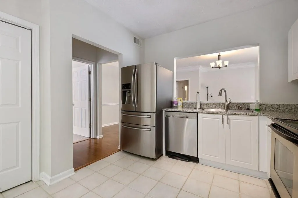 5559 Glenridge Drive Unit 2207, Atlanta, Georgia 30342, 2 Bedrooms Bedrooms, ,2 BathroomsBathrooms,Residential,Sold,5559 Glenridge Drive Unit 2207,6942241