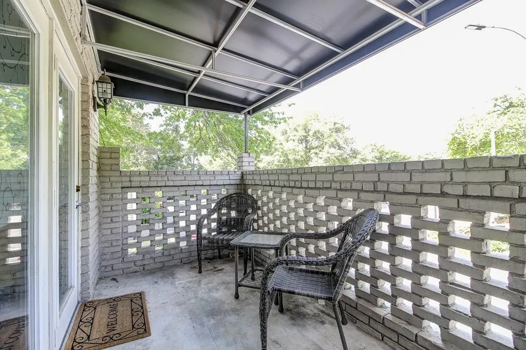 6940 Roswell Road Unit 1a, Atlanta, Georgia 30328, 2 Bedrooms Bedrooms, ,1 BathroomBathrooms,Residential,Sold,6940 Roswell Road Unit 1a,5688944
