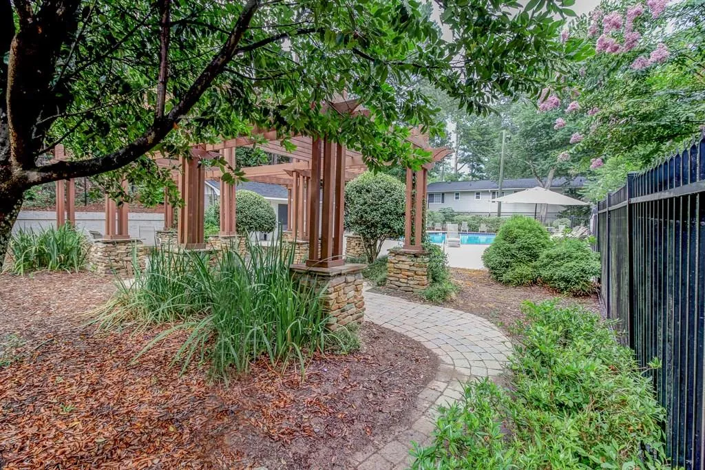 6940 Roswell Road Unit 1a, Atlanta, Georgia 30328, 2 Bedrooms Bedrooms, ,1 BathroomBathrooms,Residential,Sold,6940 Roswell Road Unit 1a,5688944