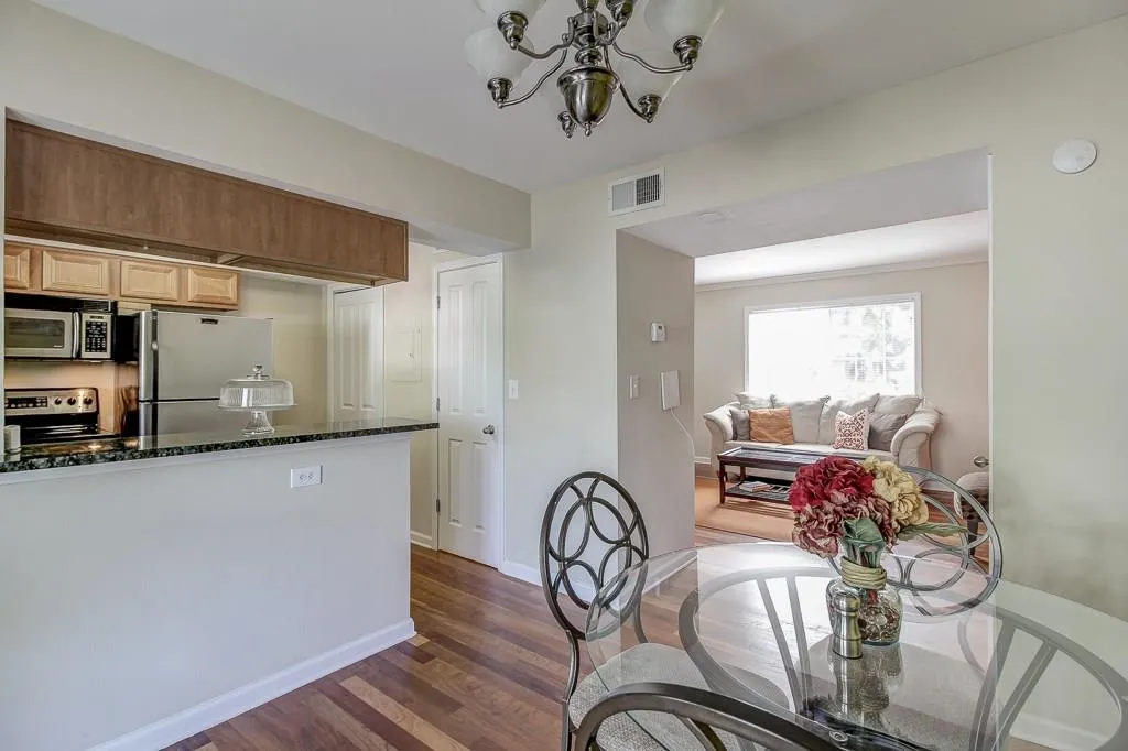 6940 Roswell Road Unit 1a, Atlanta, Georgia 30328, 2 Bedrooms Bedrooms, ,1 BathroomBathrooms,Residential,Sold,6940 Roswell Road Unit 1a,5688944