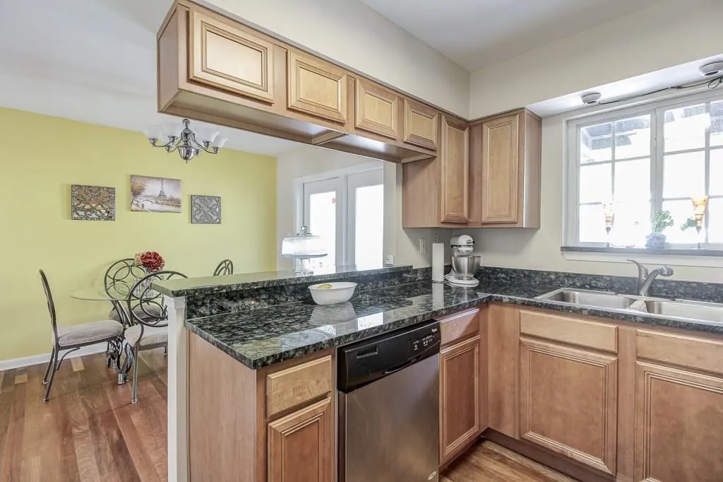 6940 Roswell Road Unit 1a, Atlanta, Georgia 30328, 2 Bedrooms Bedrooms, ,1 BathroomBathrooms,Residential,Sold,6940 Roswell Road Unit 1a,5688944