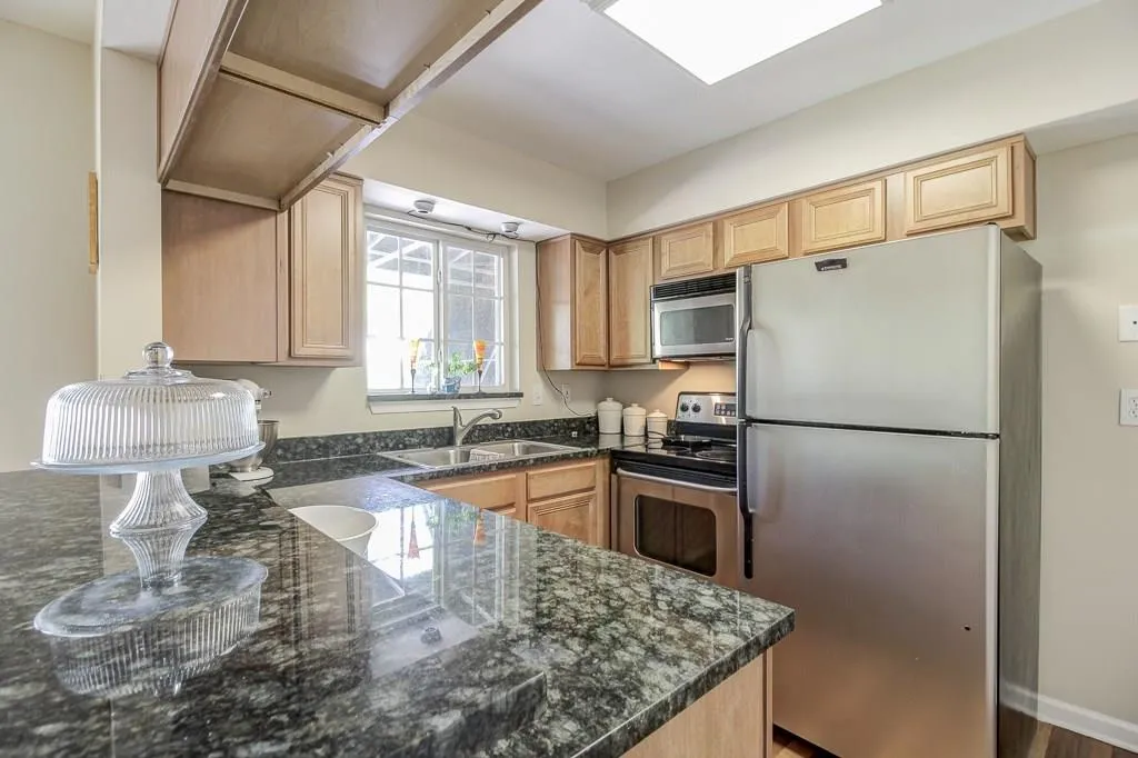 6940 Roswell Road Unit 1a, Atlanta, Georgia 30328, 2 Bedrooms Bedrooms, ,1 BathroomBathrooms,Residential,Sold,6940 Roswell Road Unit 1a,5688944