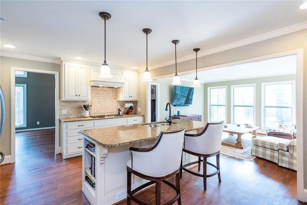 5095 Nesbit Ferry Lane, Sandy Springs, Georgia 30350, 4 Bedrooms Bedrooms, ,3 BathroomsBathrooms,Residential,Sold,5095 Nesbit Ferry Lane,7185955