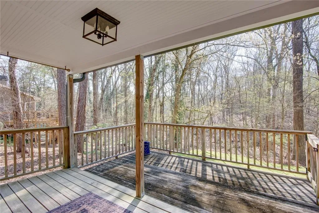 5095 Nesbit Ferry Lane, Sandy Springs, Georgia 30350, 4 Bedrooms Bedrooms, ,3 BathroomsBathrooms,Residential,Sold,5095 Nesbit Ferry Lane,7185955