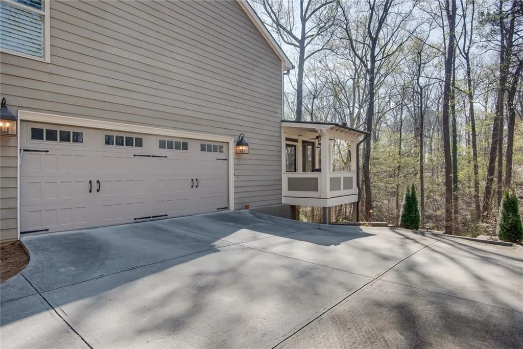 5095 Nesbit Ferry Lane, Sandy Springs, Georgia 30350, 4 Bedrooms Bedrooms, ,3 BathroomsBathrooms,Residential,Sold,5095 Nesbit Ferry Lane,7185955