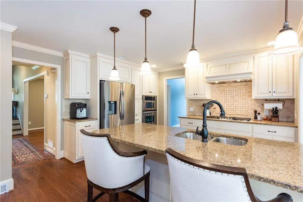 5095 Nesbit Ferry Lane, Sandy Springs, Georgia 30350, 4 Bedrooms Bedrooms, ,3 BathroomsBathrooms,Residential,Sold,5095 Nesbit Ferry Lane,7185955