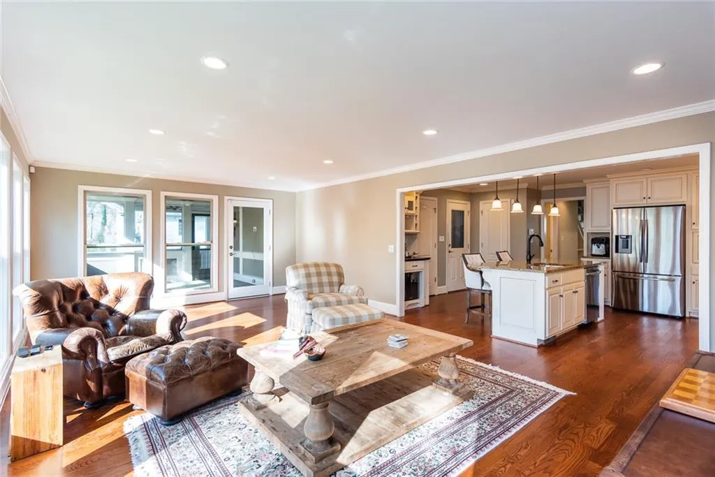 5095 Nesbit Ferry Lane, Sandy Springs, Georgia 30350, 4 Bedrooms Bedrooms, ,3 BathroomsBathrooms,Residential,Sold,5095 Nesbit Ferry Lane,7185955