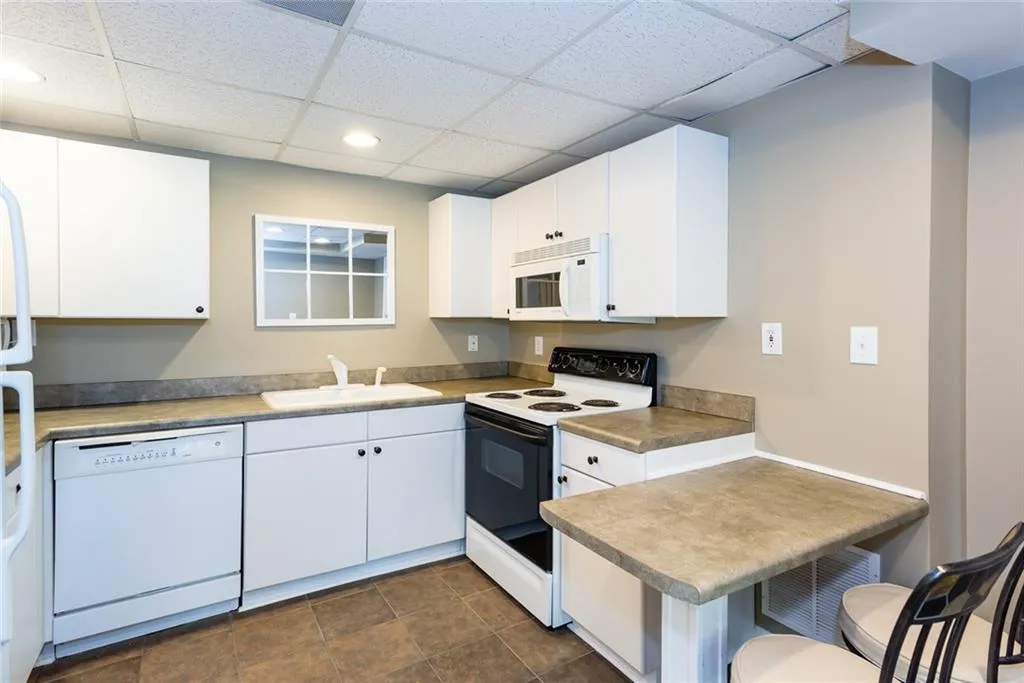 5095 Nesbit Ferry Lane, Sandy Springs, Georgia 30350, 4 Bedrooms Bedrooms, ,3 BathroomsBathrooms,Residential,Sold,5095 Nesbit Ferry Lane,7185955