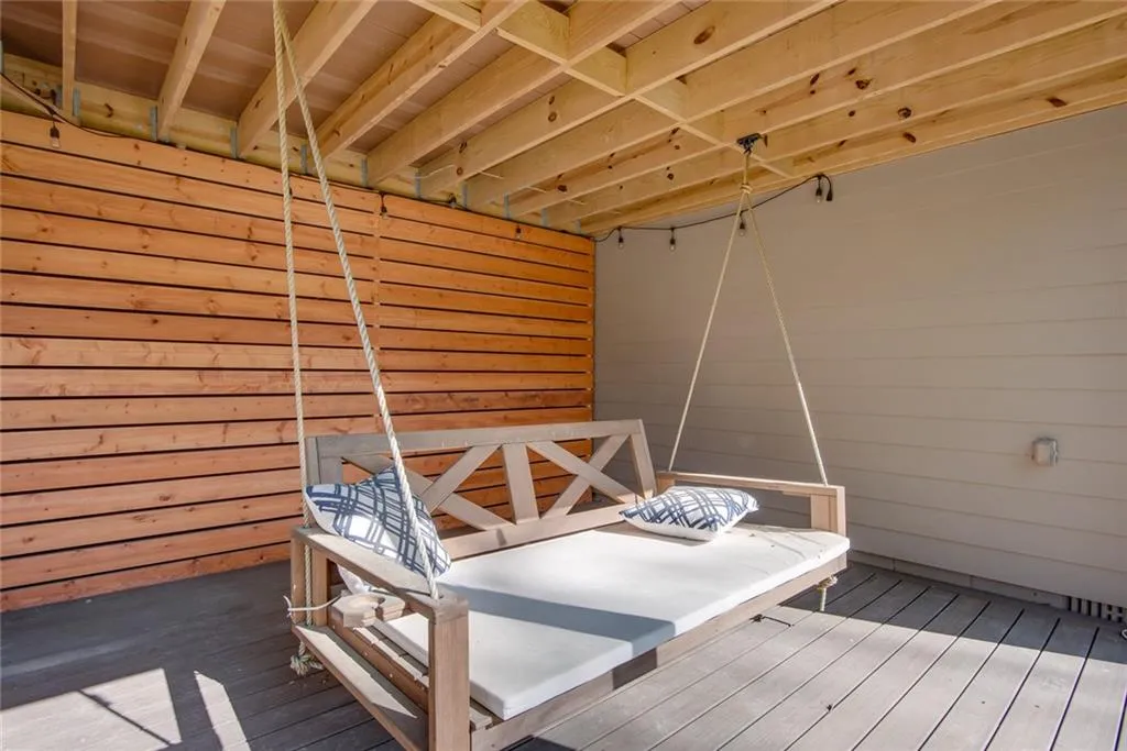 5095 Nesbit Ferry Lane, Sandy Springs, Georgia 30350, 4 Bedrooms Bedrooms, ,3 BathroomsBathrooms,Residential,Sold,5095 Nesbit Ferry Lane,7185955