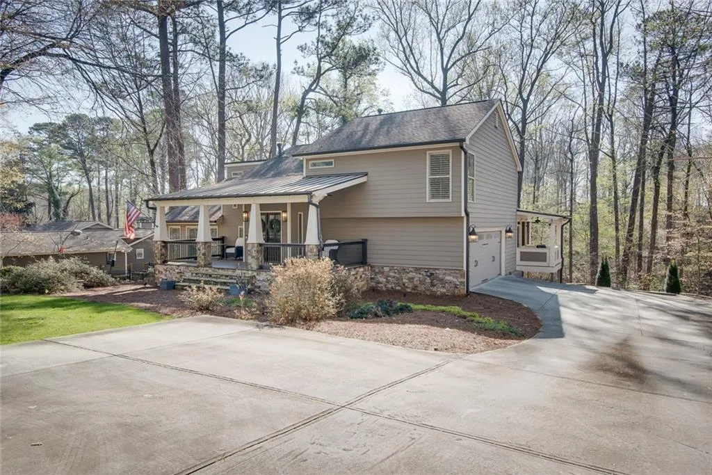 5095 Nesbit Ferry Lane, Sandy Springs, Georgia 30350, 4 Bedrooms Bedrooms, ,3 BathroomsBathrooms,Residential,Sold,5095 Nesbit Ferry Lane,7185955