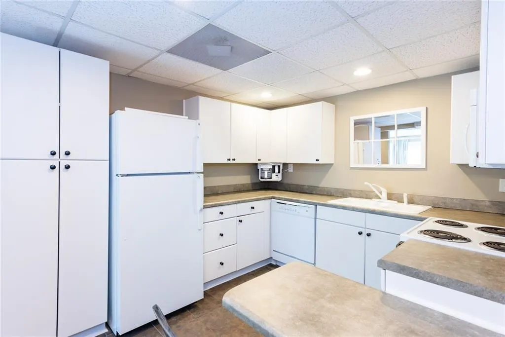 5095 Nesbit Ferry Lane, Sandy Springs, Georgia 30350, 4 Bedrooms Bedrooms, ,3 BathroomsBathrooms,Residential,Sold,5095 Nesbit Ferry Lane,7185955