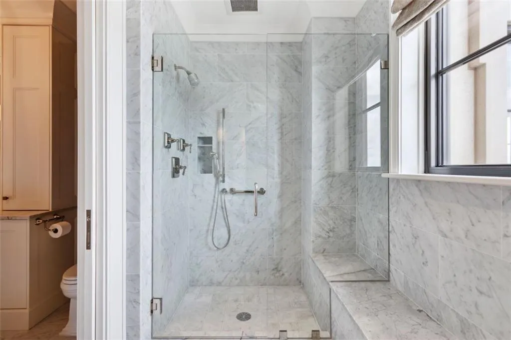 88 W Paces Ferry Road Nw Unit 2140, Atlanta, Georgia 30305, 2 Bedrooms Bedrooms, ,2 BathroomsBathrooms,Residential,For Sale,88 W Paces Ferry Road Nw Unit 2140,7641996