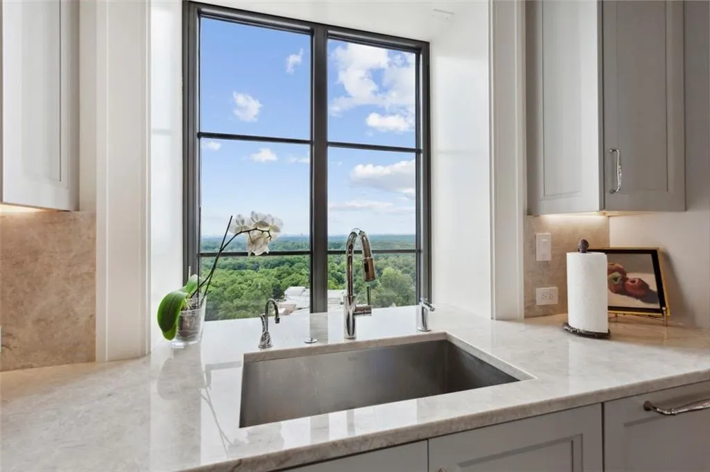88 W Paces Ferry Road Nw Unit 2140, Atlanta, Georgia 30305, 2 Bedrooms Bedrooms, ,2 BathroomsBathrooms,Residential,For Sale,88 W Paces Ferry Road Nw Unit 2140,7641996