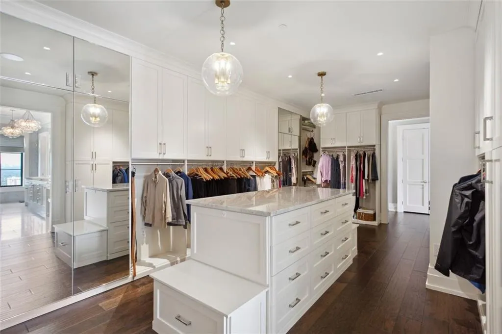 88 W Paces Ferry Road Nw Unit 2140, Atlanta, Georgia 30305, 2 Bedrooms Bedrooms, ,2 BathroomsBathrooms,Residential,For Sale,88 W Paces Ferry Road Nw Unit 2140,7641996