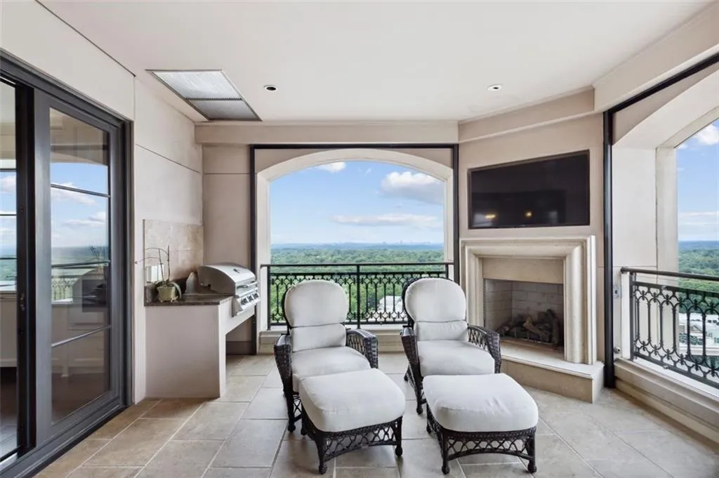 88 W Paces Ferry Road Nw Unit 2140, Atlanta, Georgia 30305, 2 Bedrooms Bedrooms, ,2 BathroomsBathrooms,Residential,For Sale,88 W Paces Ferry Road Nw Unit 2140,7641996