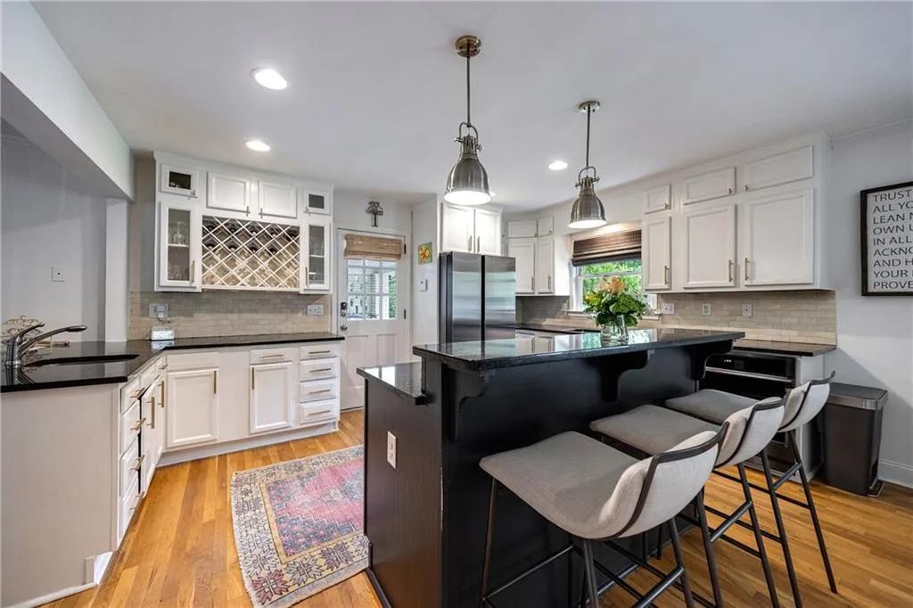 305 Montevallo Drive, Atlanta, Georgia 30342, 4 Bedrooms Bedrooms, ,3 BathroomsBathrooms,Residential,Sold,305 Montevallo Drive,7573266