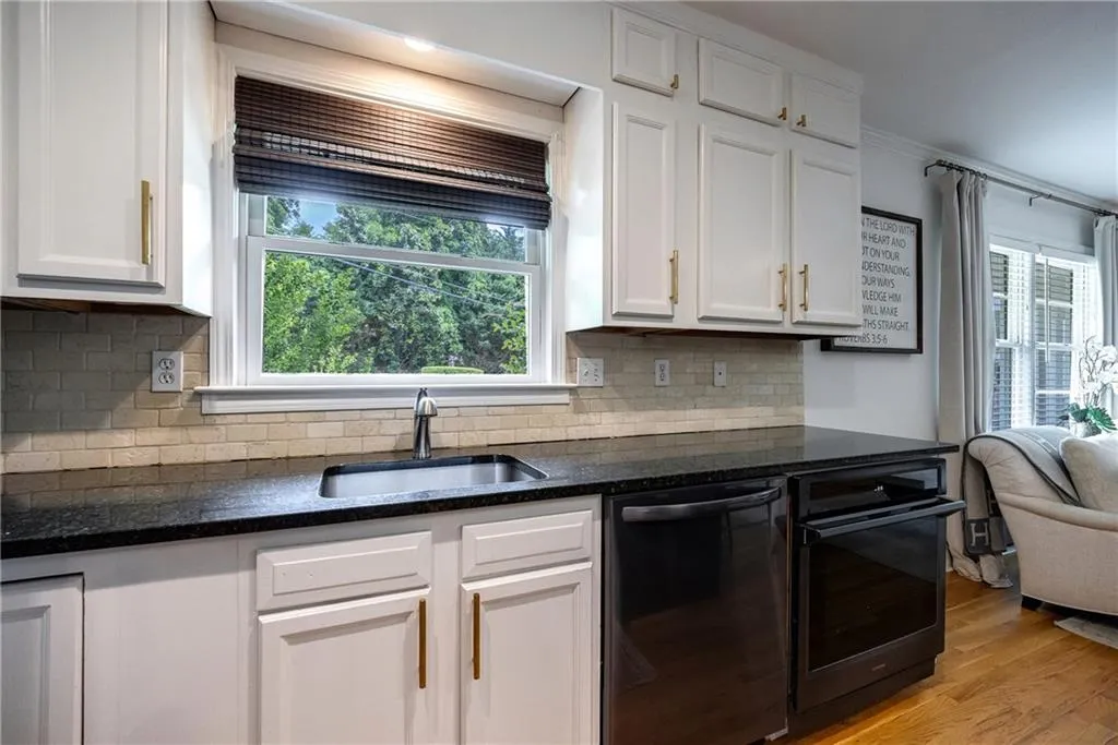 305 Montevallo Drive, Atlanta, Georgia 30342, 4 Bedrooms Bedrooms, ,3 BathroomsBathrooms,Residential,Sold,305 Montevallo Drive,7573266