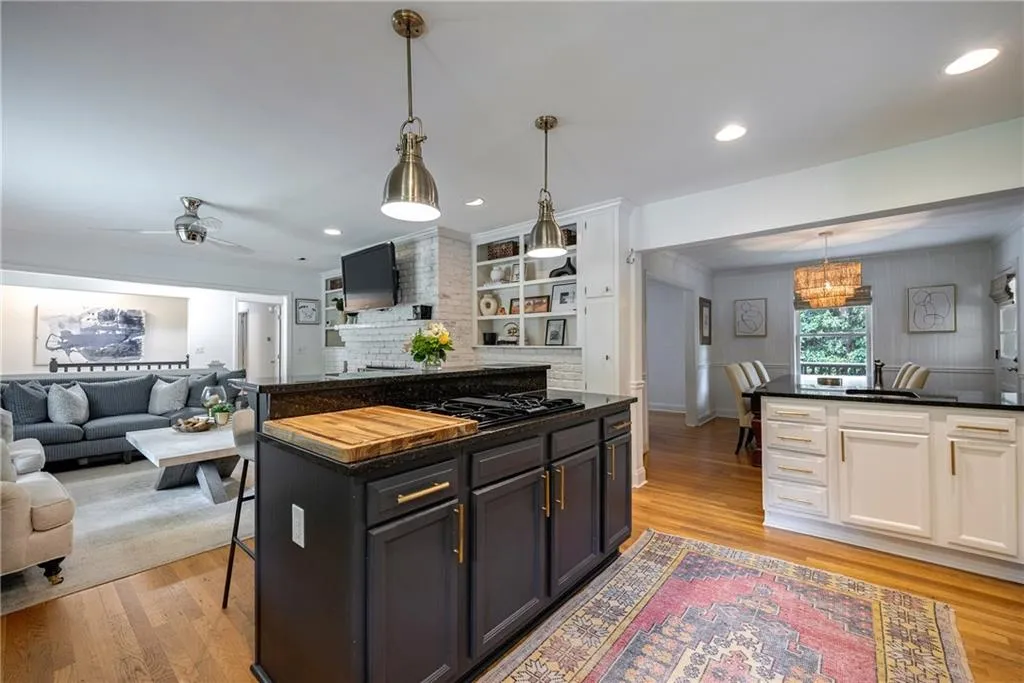 305 Montevallo Drive, Atlanta, Georgia 30342, 4 Bedrooms Bedrooms, ,3 BathroomsBathrooms,Residential,Sold,305 Montevallo Drive,7573266