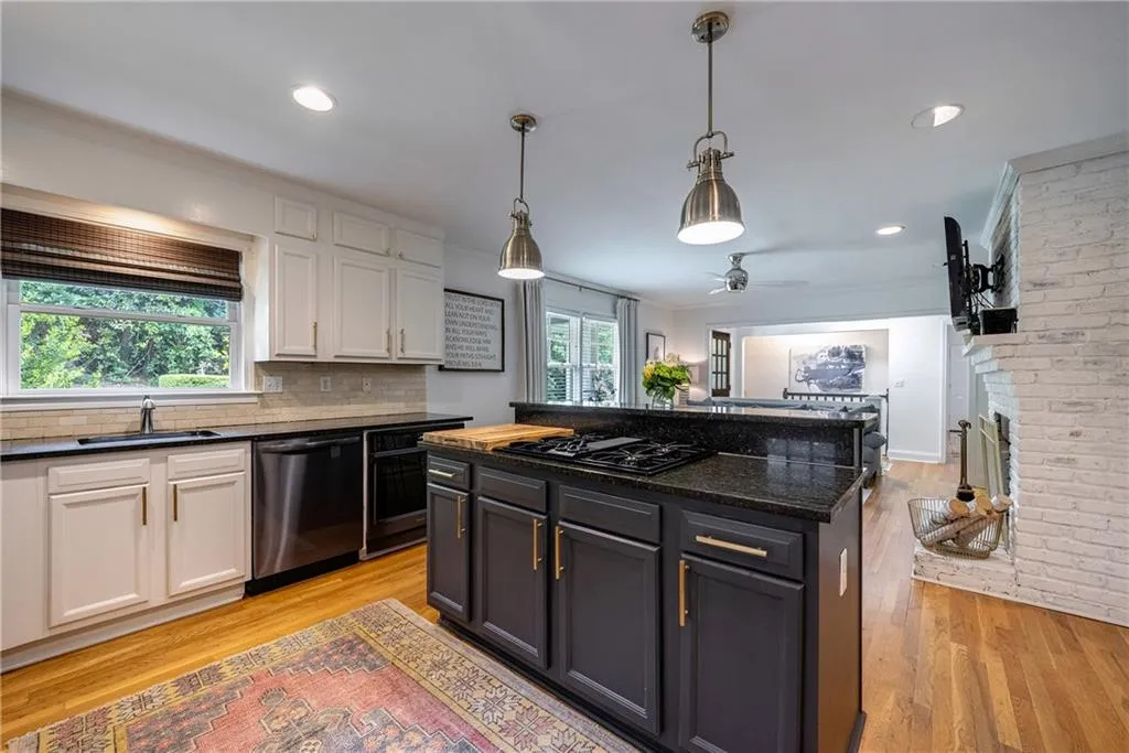 305 Montevallo Drive, Atlanta, Georgia 30342, 4 Bedrooms Bedrooms, ,3 BathroomsBathrooms,Residential,Sold,305 Montevallo Drive,7573266