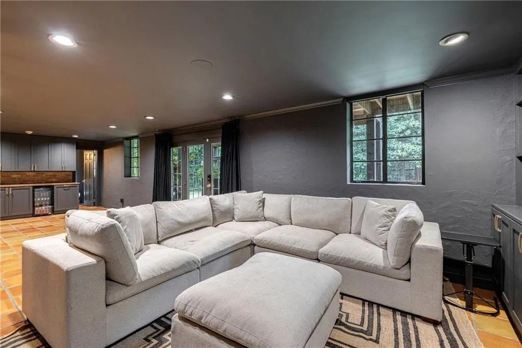 305 Montevallo Drive, Atlanta, Georgia 30342, 4 Bedrooms Bedrooms, ,3 BathroomsBathrooms,Residential,Sold,305 Montevallo Drive,7573266