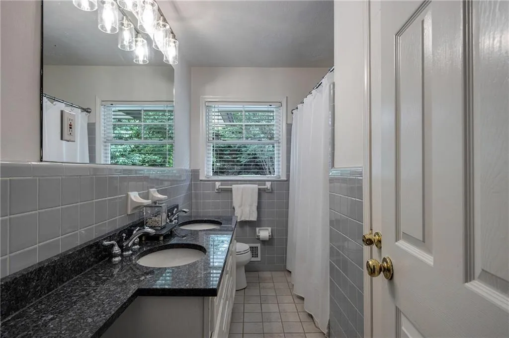 305 Montevallo Drive, Atlanta, Georgia 30342, 4 Bedrooms Bedrooms, ,3 BathroomsBathrooms,Residential,Sold,305 Montevallo Drive,7573266